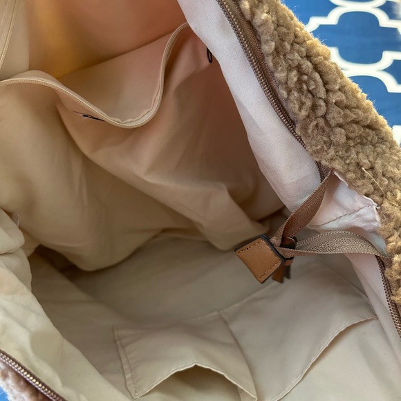 Tan Sherpa Zippered Totes - Picture 7 of 8